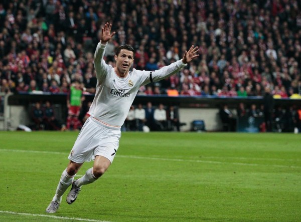   赛后弗洛伦蒂诺包厢响起零星嘘声，极端球迷组织"Ultra Sur"在官网挂出标语："我们需要变革，不是支票！"据透露夏窗7亿欧元投入未换来冠军保障。